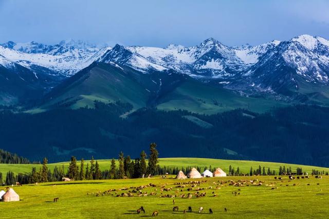 天山脚下，新疆播音稿，美丽画卷映眼前